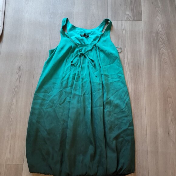 Express Ombre Green Sleeveless Sleeveless Dress With Pleated Design & Tie Back S - Picture 3 of 4